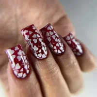 کاشت وترمیم ناخن|خدمات آرایشگری و زیبایی|رشت, معلم|دیوار