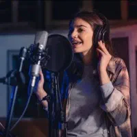 گوینده داستان کودکانه خانم بدون تجربه