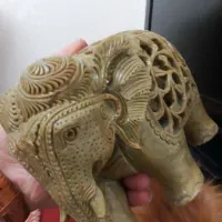 مجستمه فیل یشم دوتا بچه داخل شکم داره دست ساز