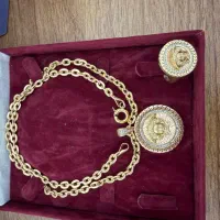 زنجیر و پلاک‌