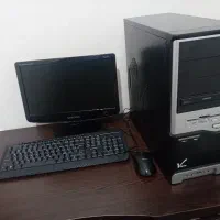 کامپیوتر با میز