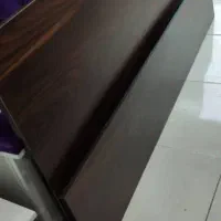 تخت دونفره قهوه‌ای درحدنو به همذاه تشک باهم 4800