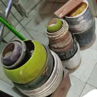تعدادی گلدان گل دان بزرگ