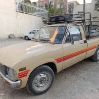 وانت تویوتا ۱۹۸۱ میلادی پنج غلاب کولردار