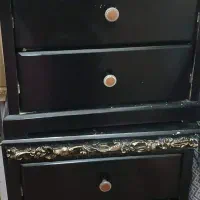 کمدلباس بچه ومیزارایش اینه ودوتاکنسول.