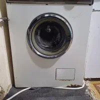ماشین لباسشویی تمیز مرتب