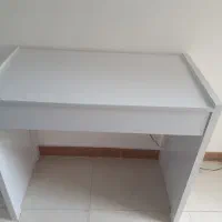 میز مطالعه یاکامپیوتر در حد نو