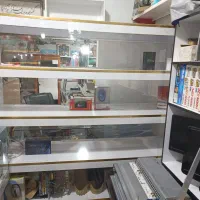 ویترین پشت شیشه ای