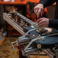 تعمیر گیتار پولیش فرت تعویض سیم ترمیم شکستگی ورنگ