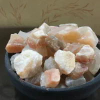 آباژور سنگ نمک‌ صورتی|چراغ خواب و آباژور|تهران, نازی‌آباد|دیوار