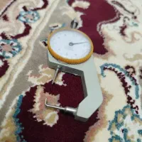 ضخامت سنج عقربه ای
