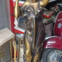 مجسمه قلع و سرب قدیمی کوزه به دست