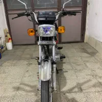موتور سیکلت مدارک‌دار