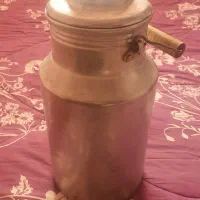 بطری آب و دبه روغنی تمییز و سالم