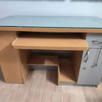 میزتحریر و کامپیوتر