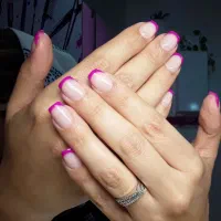 تخفیف ویژه کاشت ناخن.