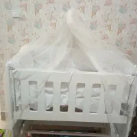 تخت و گهواره  نوزاد