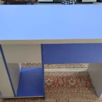 میز تحریر و کامپیوتر