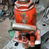 جک روغنی ۱۵ تن سوئدی