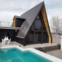 کلبه-استخر-دار-لب-ساحل-منطقه-آزاد