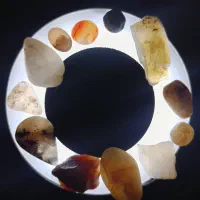 نگین های کمیاب عقیق،زمرد،یاقوت،کهربا،اوپال|جواهرات|قم, چهل اختران|دیوار