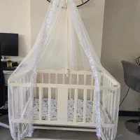 تخت کنار مادر