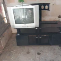 تلویزیون رنگی ۲۱اینچ سامسونگ  و زیر تلویز فرانسه