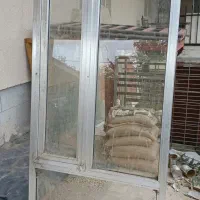 پنجره آلومینیوم با شیشه های سالم