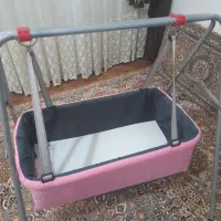 یک گهواره و کمک مادر|تخت و صندلی بچه|سقز, |دیوار