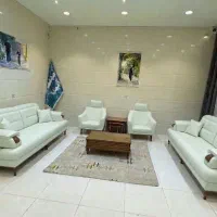 مبل.   نادیا