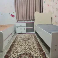۲ عدد تخت نوجوان و کمد و پا تختی و۲عدد خوشخواب