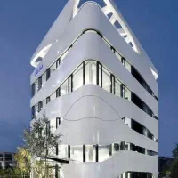 اجاره مغازه تجاری ۸۵ متری حاشیه اصلی