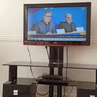 تلویزیون ۳۲ اینچ LG LCD و میز ترک به مارک آرچلیک|تلویزیون و پروژکتور|میاندوآب, |دیوار