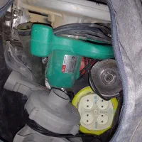 جعبه ابزار چرخدار و تعدادی ابزار