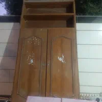 کمد دیواری و صندلی