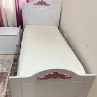تختواب نوجوان بهمراه تشک و شلف ومیز پاتختی