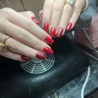 خدمات ناخن ( کاشت ، لمینت، ژلیش)