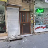 زیر پله در لوکیشن شلوغ و پر تردد