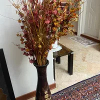 گلدان با گل مصنوعی