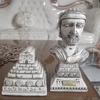 مجسمه سردیس کوروش کبیر و مقبره کوروش