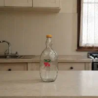 بطری شیشه ای بزرگ