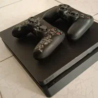 ps4 slim . یک ترا . دو دسته اصلی.کپی خور