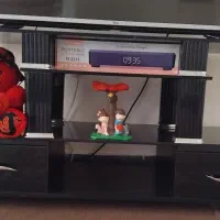 میزتلوزیون‌شیشه‌ای