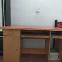 میز تحریر وکامپیوتر