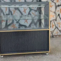 ویترین  دوطبقه شیشه