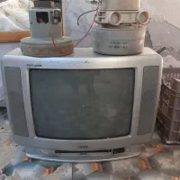 تلویزیون ۱۴اینچ و دوعدد موتور جاروبرقی.