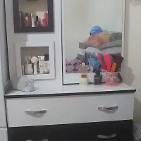 تخت و اینه دراور و کمد بچه