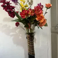 گلدان همراه گل مصنوعی