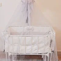 تخت و گهواره کنار مادر در حد نو