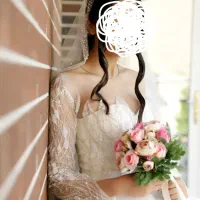 لباس عروس شیک به روزفقط جهت عکاسی۲ساعت پوشیده شده